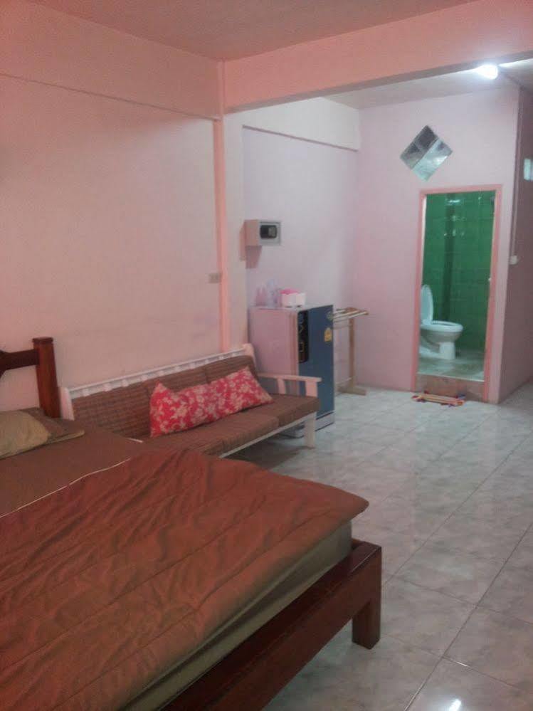 Chaam Guesthouse Cha-Am Exterior photo